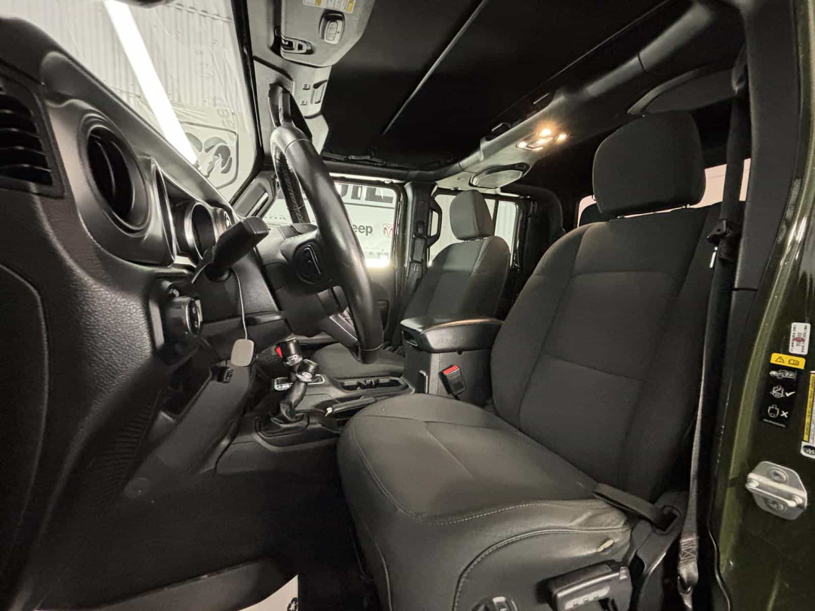 2022 Jeep Gladiator Willy's - Image 7