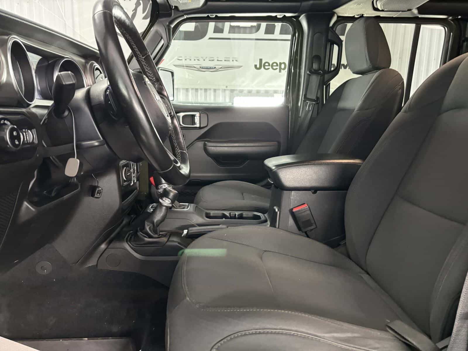 2022 Jeep Gladiator Willy's - Image 8