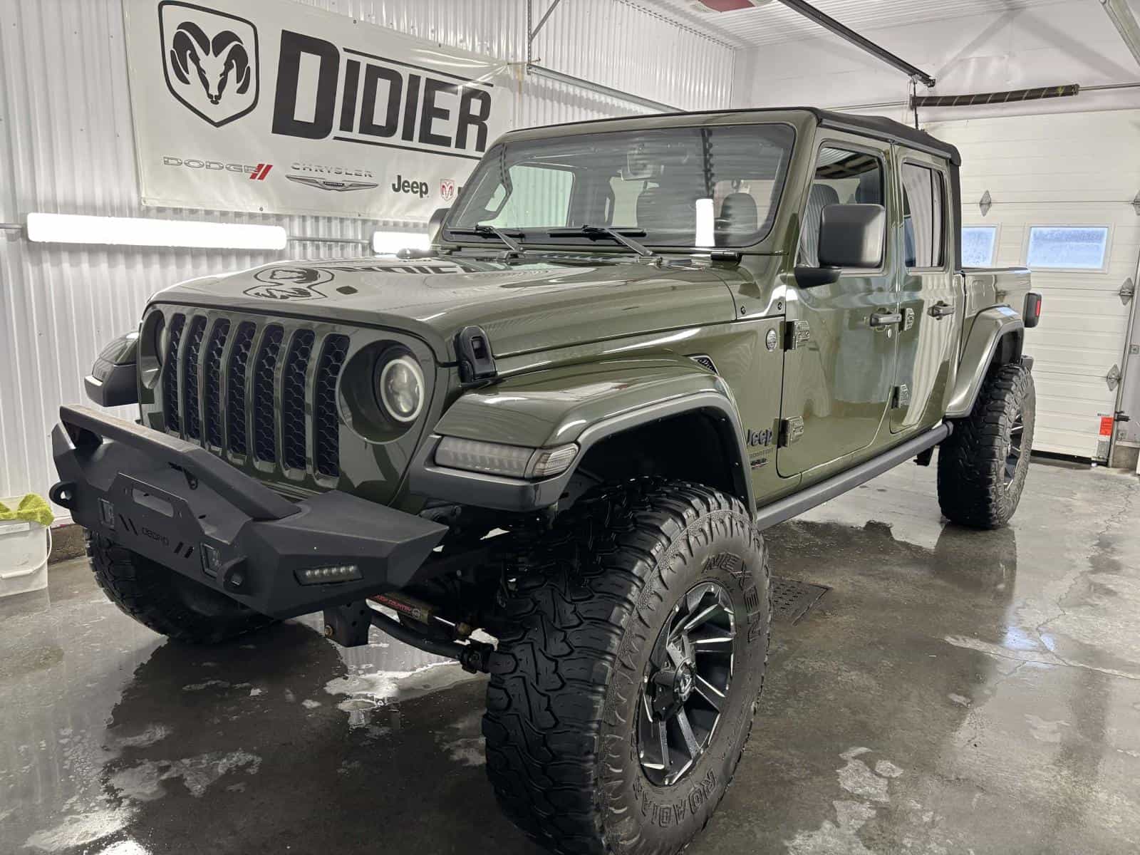 2022 Jeep Gladiator Willy's - Image 1