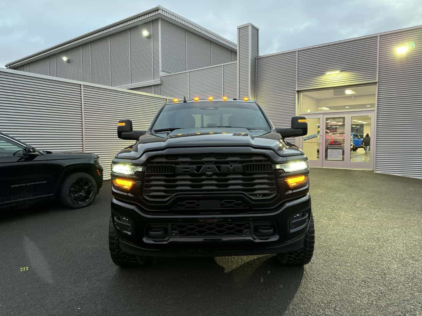 2025 RAM 3500 Big Horn - Image 8