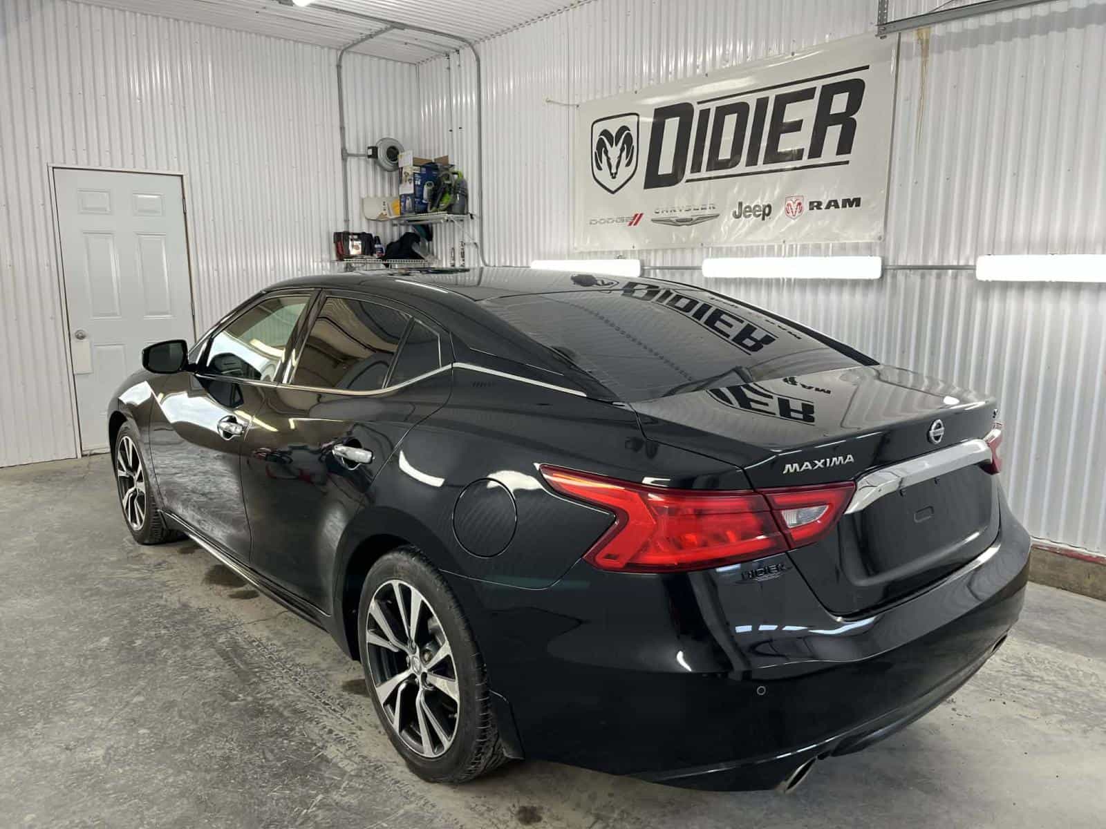 2017 Nissan Maxima Platinum - Image 5