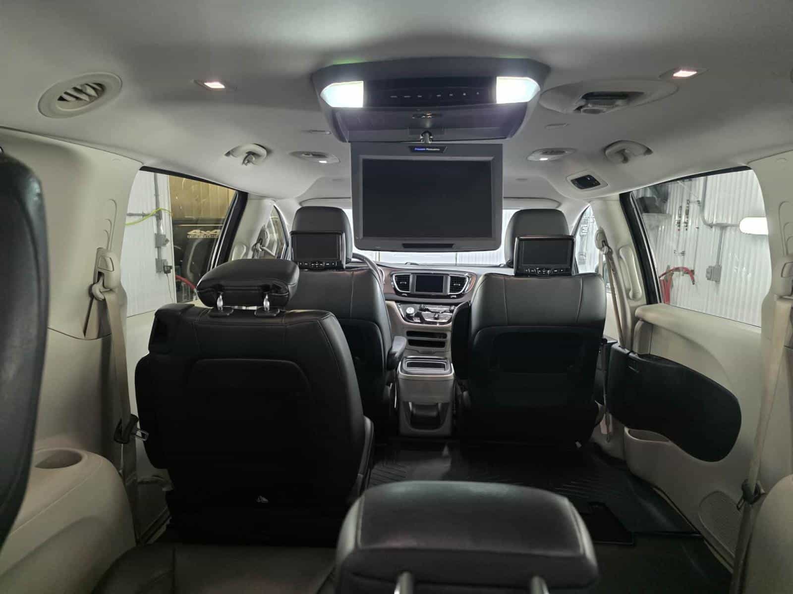 2017 Chrysler Pacificat Touring L - Image 15