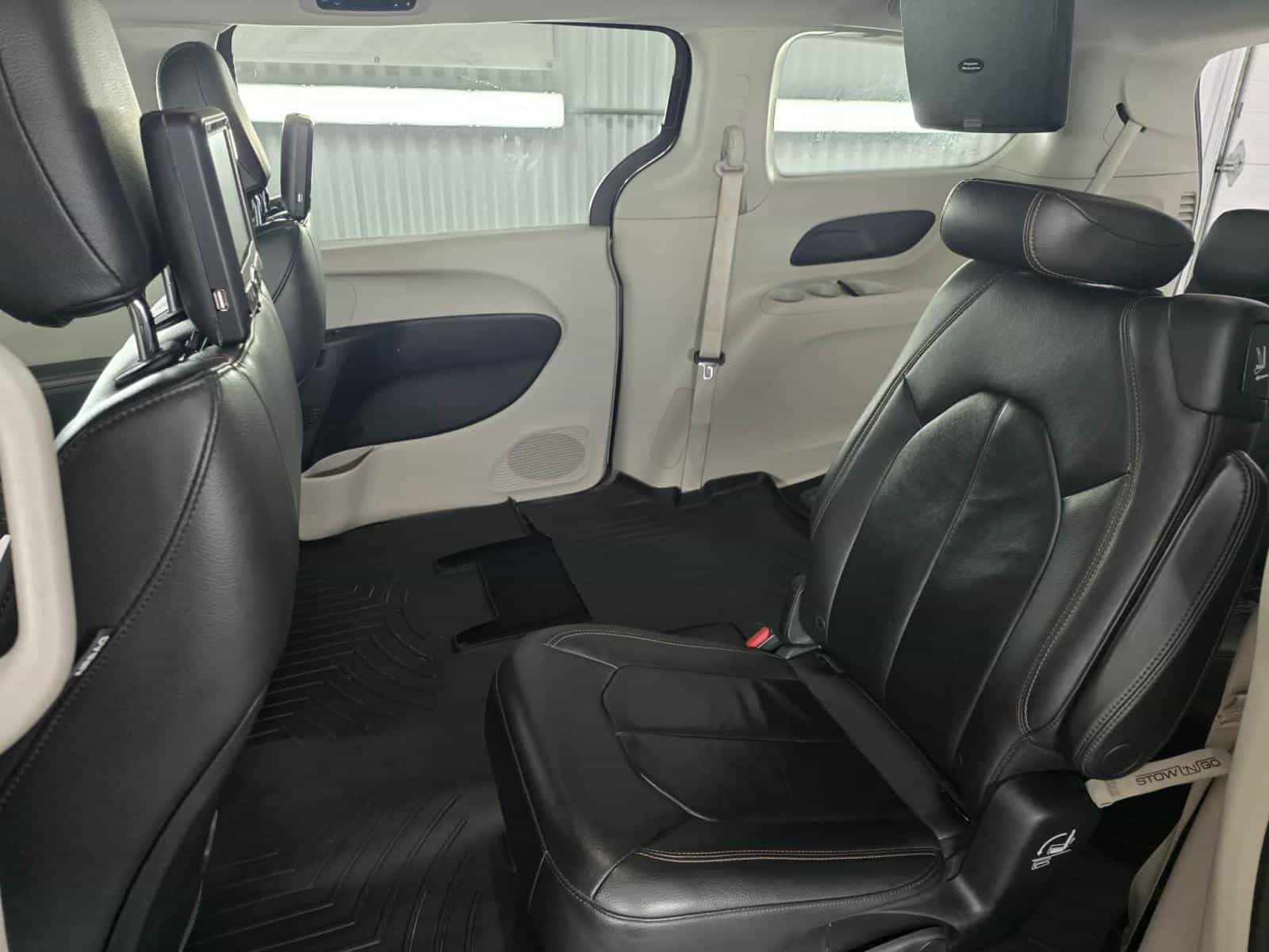 2017 Chrysler Pacificat Touring L - Image 12