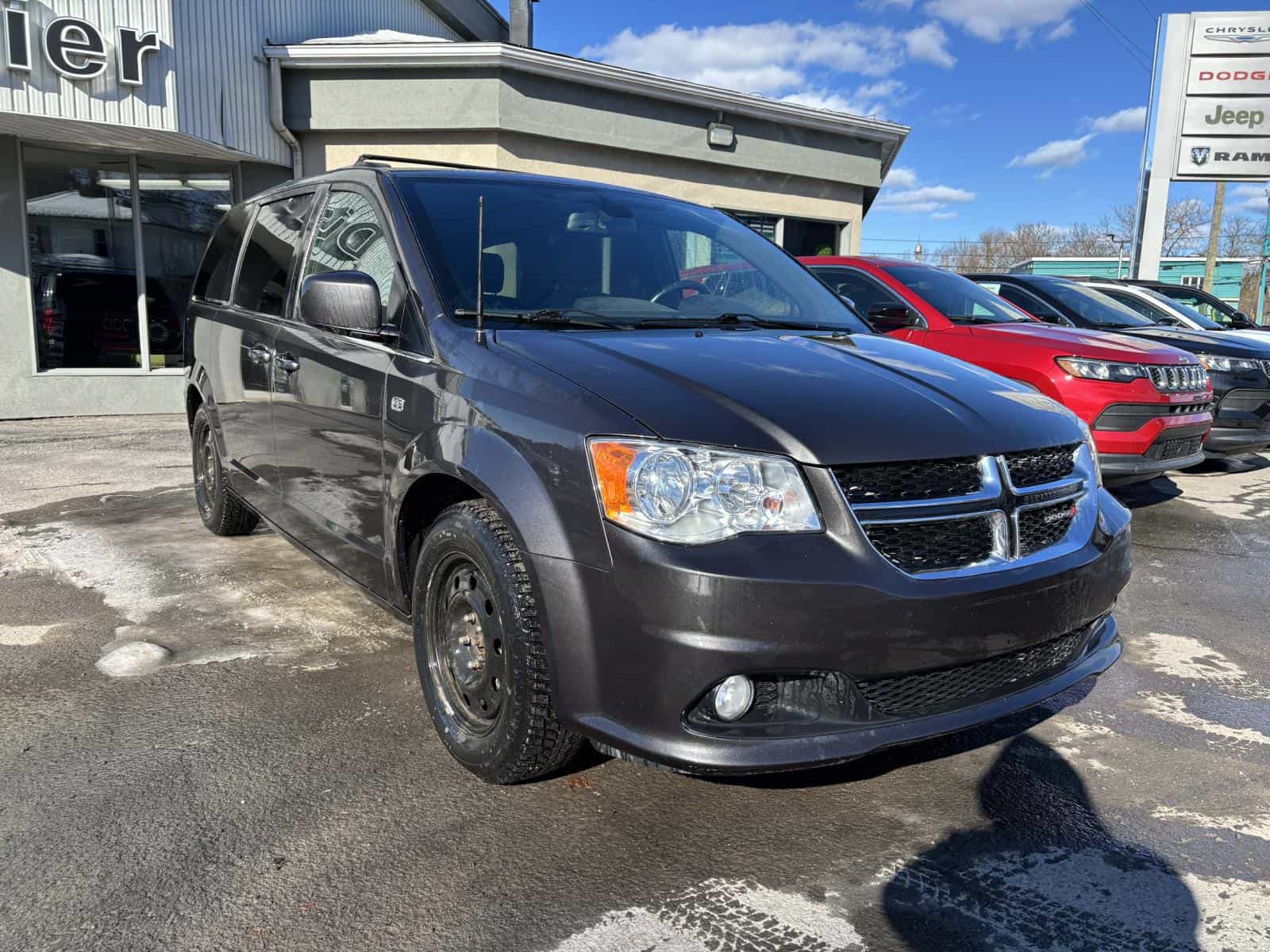 Image 2 Dodge Grand Caravan SXT 2019