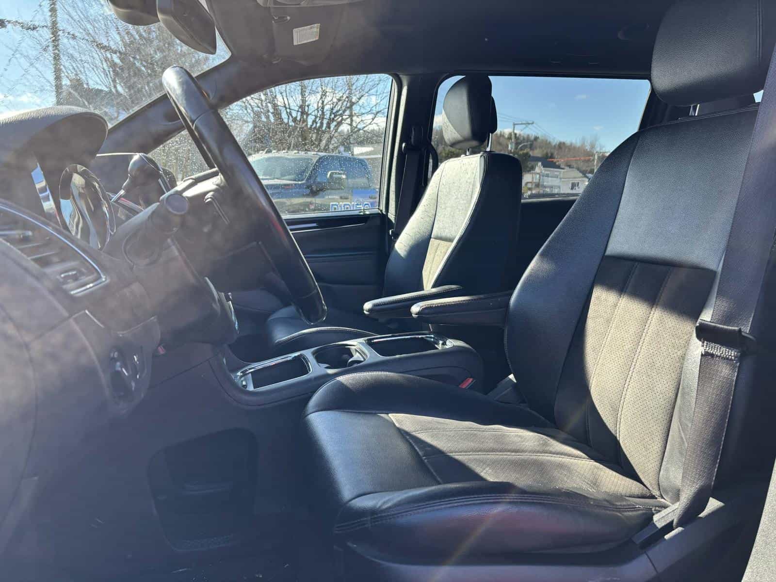 2019 Dodge Caravan SXT - Image 5