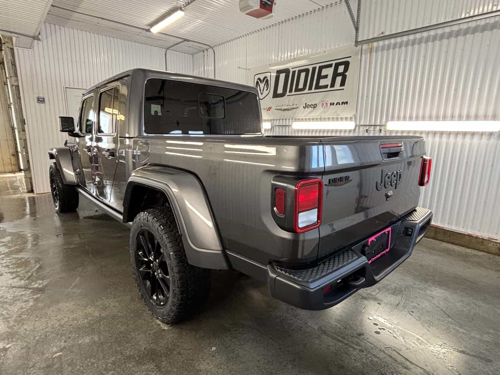 Image 4 Jeep Gladiator NightHawk 2025