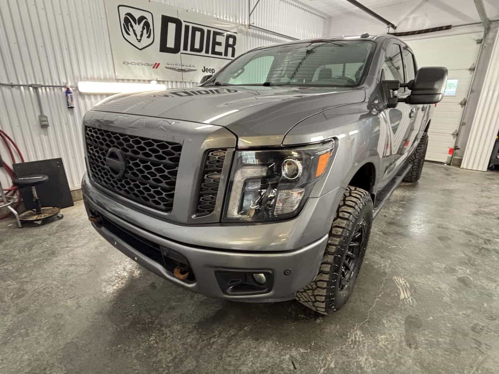 Image 1 Nissan Titan SV Midnight 2018