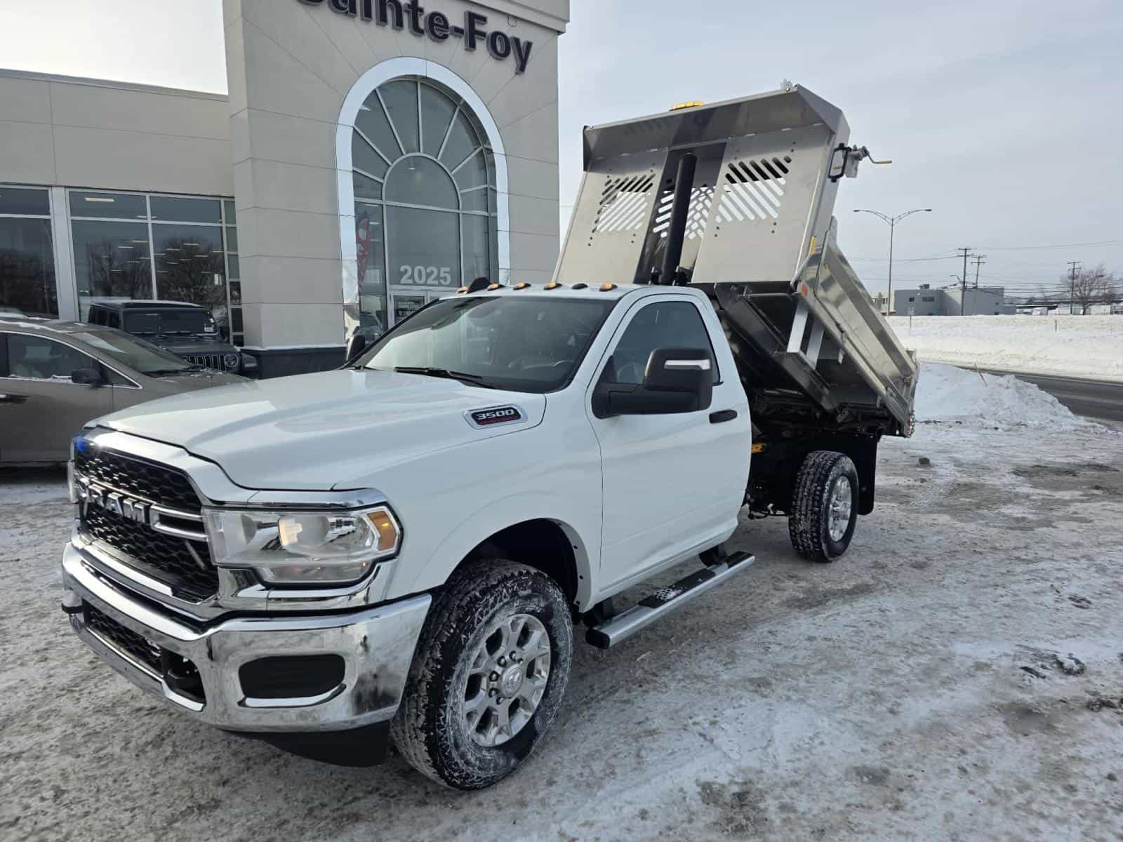 2024 RAM Chassis Cab 3500 Tradesman - Image 3