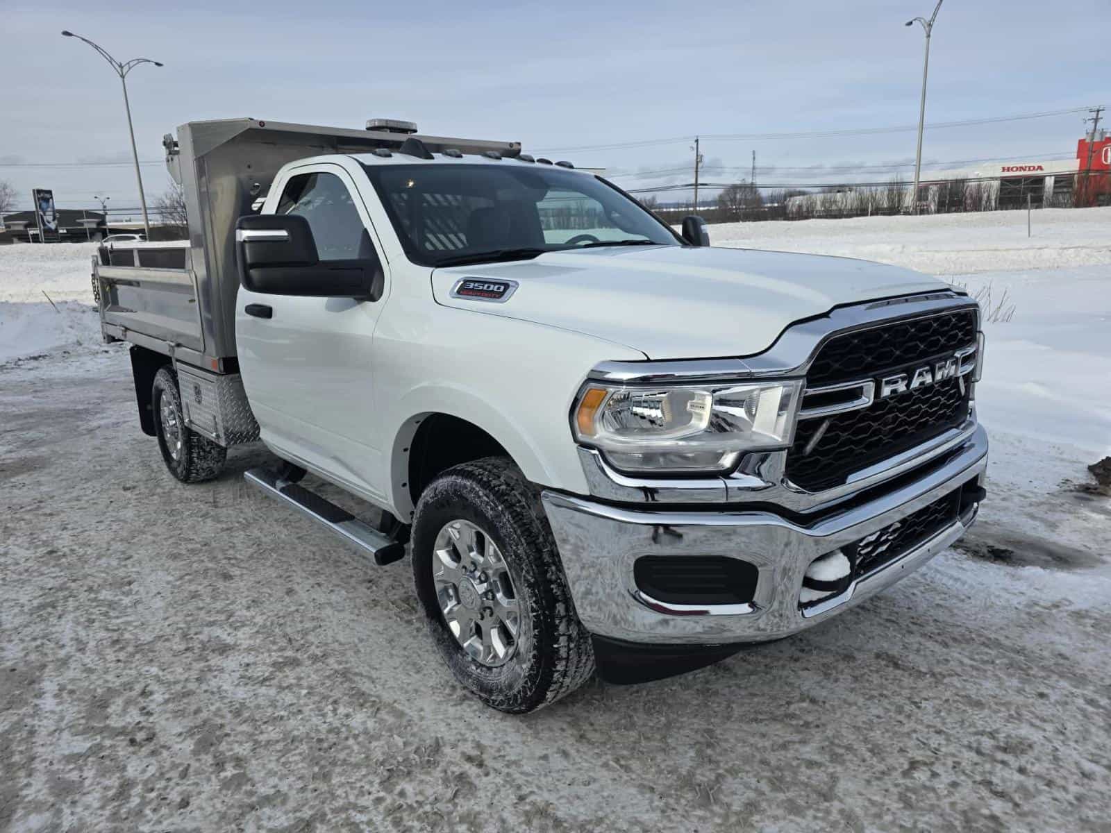 2024 RAM Chassis Cab 3500 Tradesman - Image 5