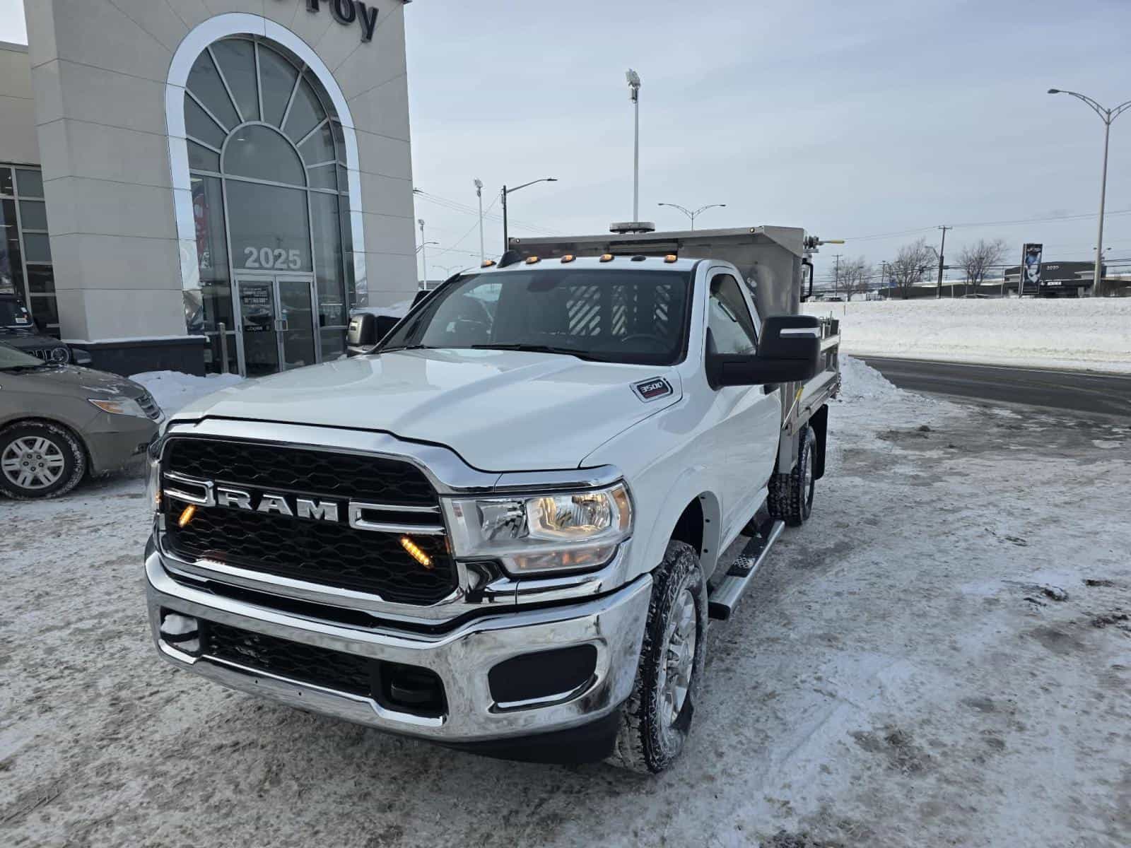 2024 RAM Chassis Cab 3500 Tradesman - Image 4