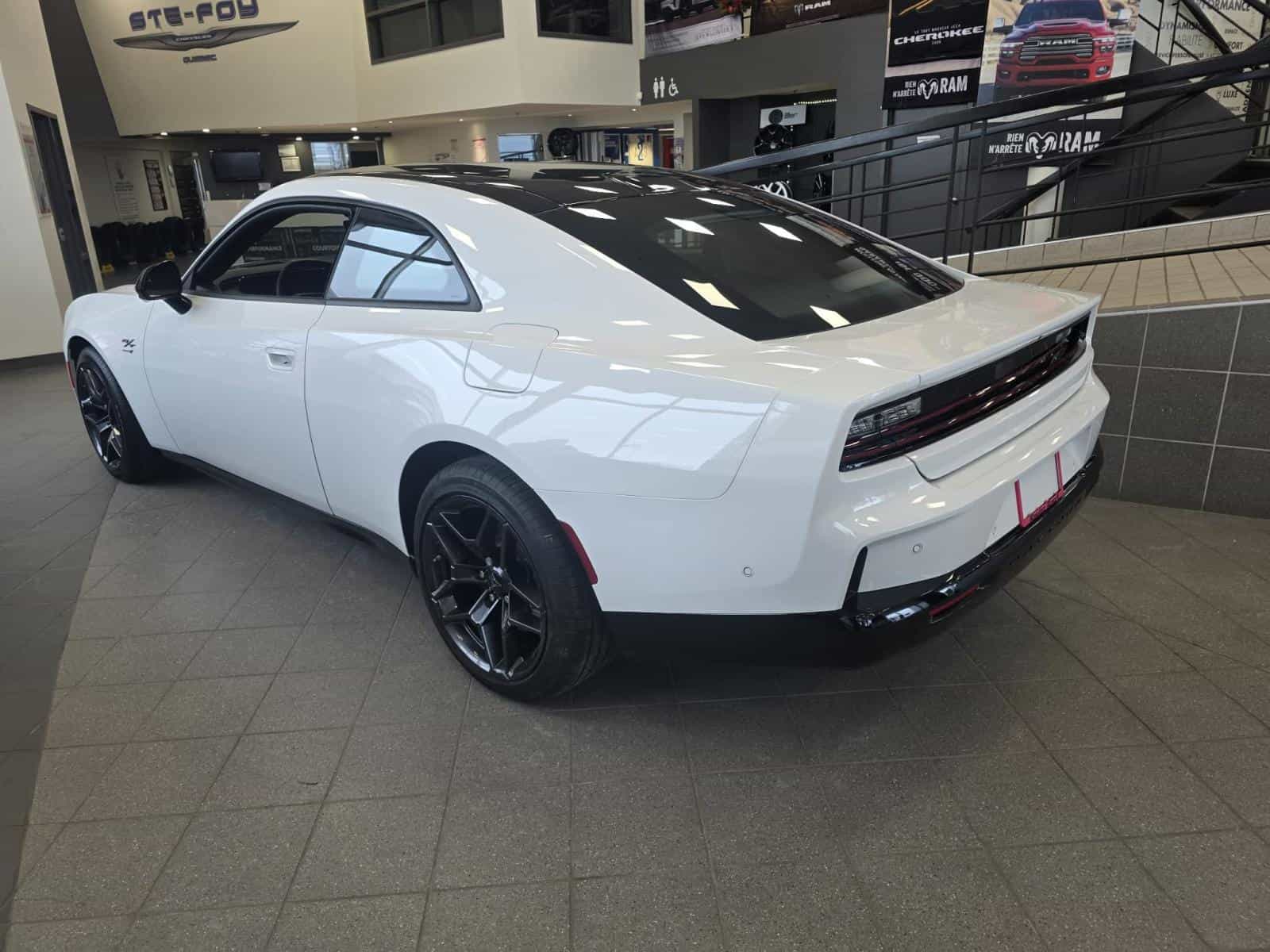 2025 Dodge Charger Daytona R/T - Image 2