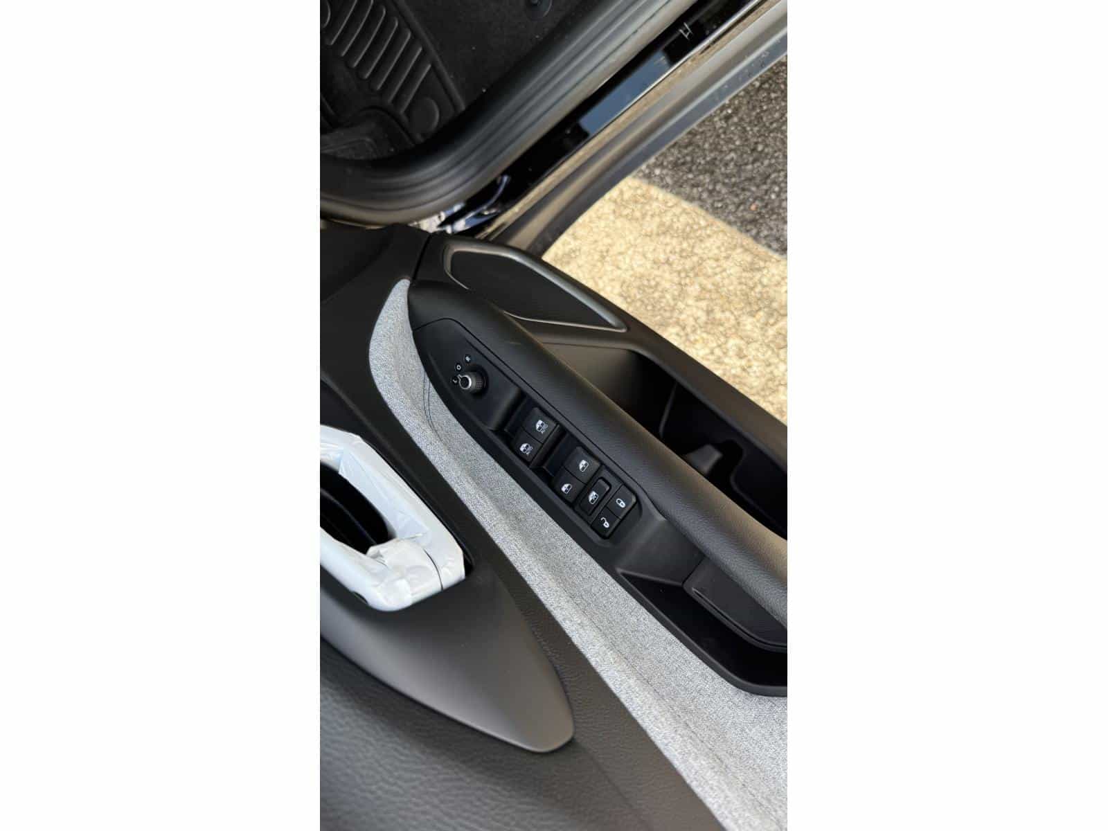 2025 Jeep Compass Sport - Image 11