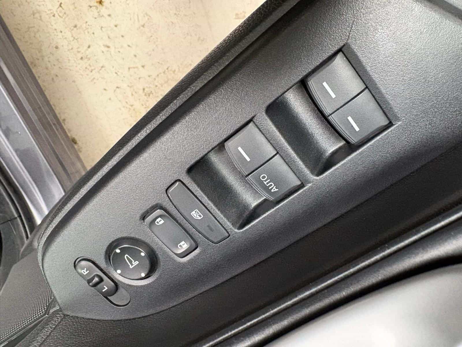 2017 Honda CR-V LX - Image 14