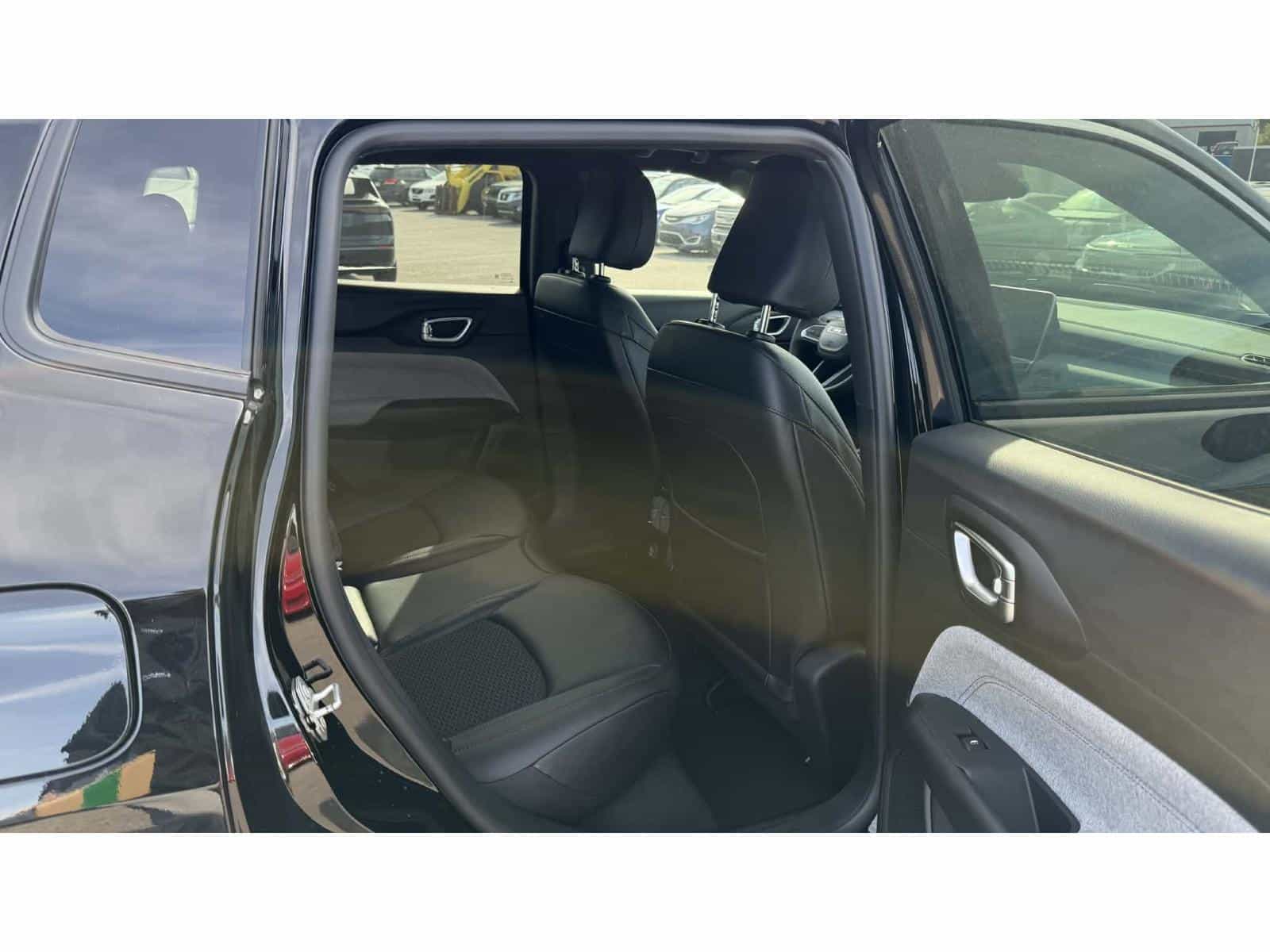 Image 9 Jeep Compass North 2026