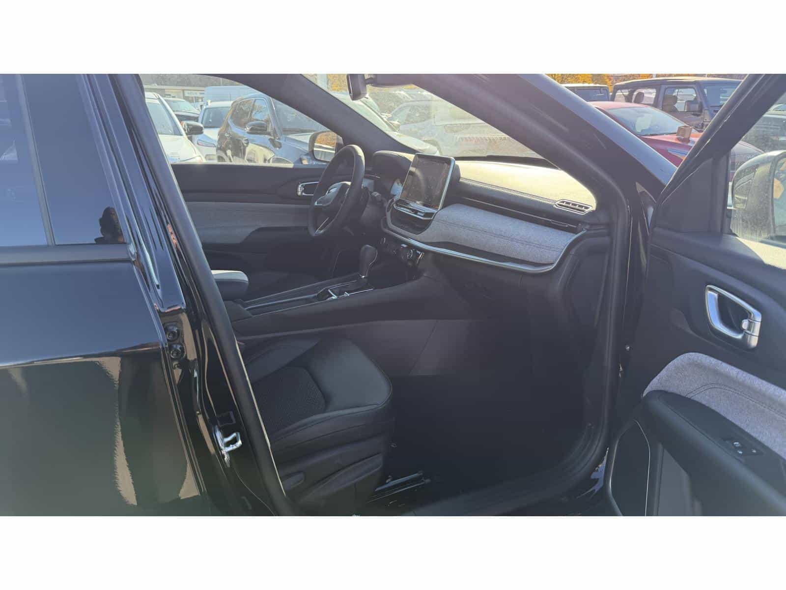 Image 14 Jeep Compass North 2026