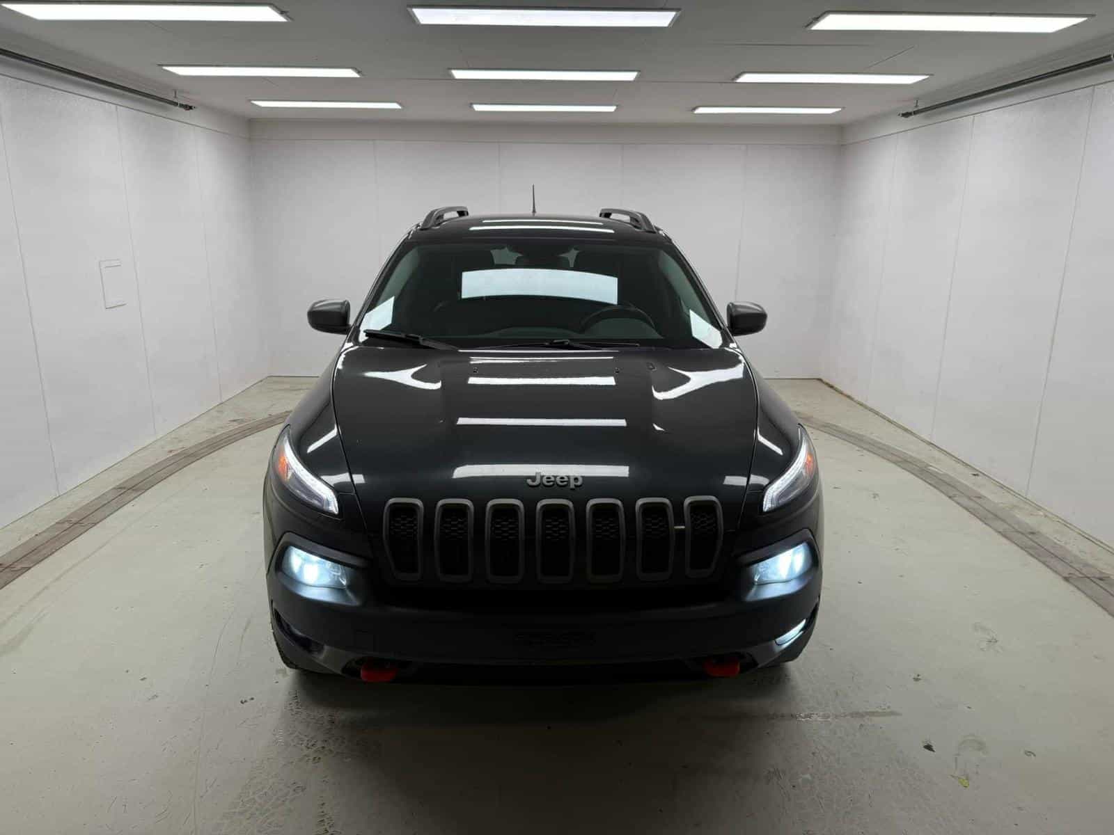 2015 Jeep Cherokee Trailhawk - Image 2