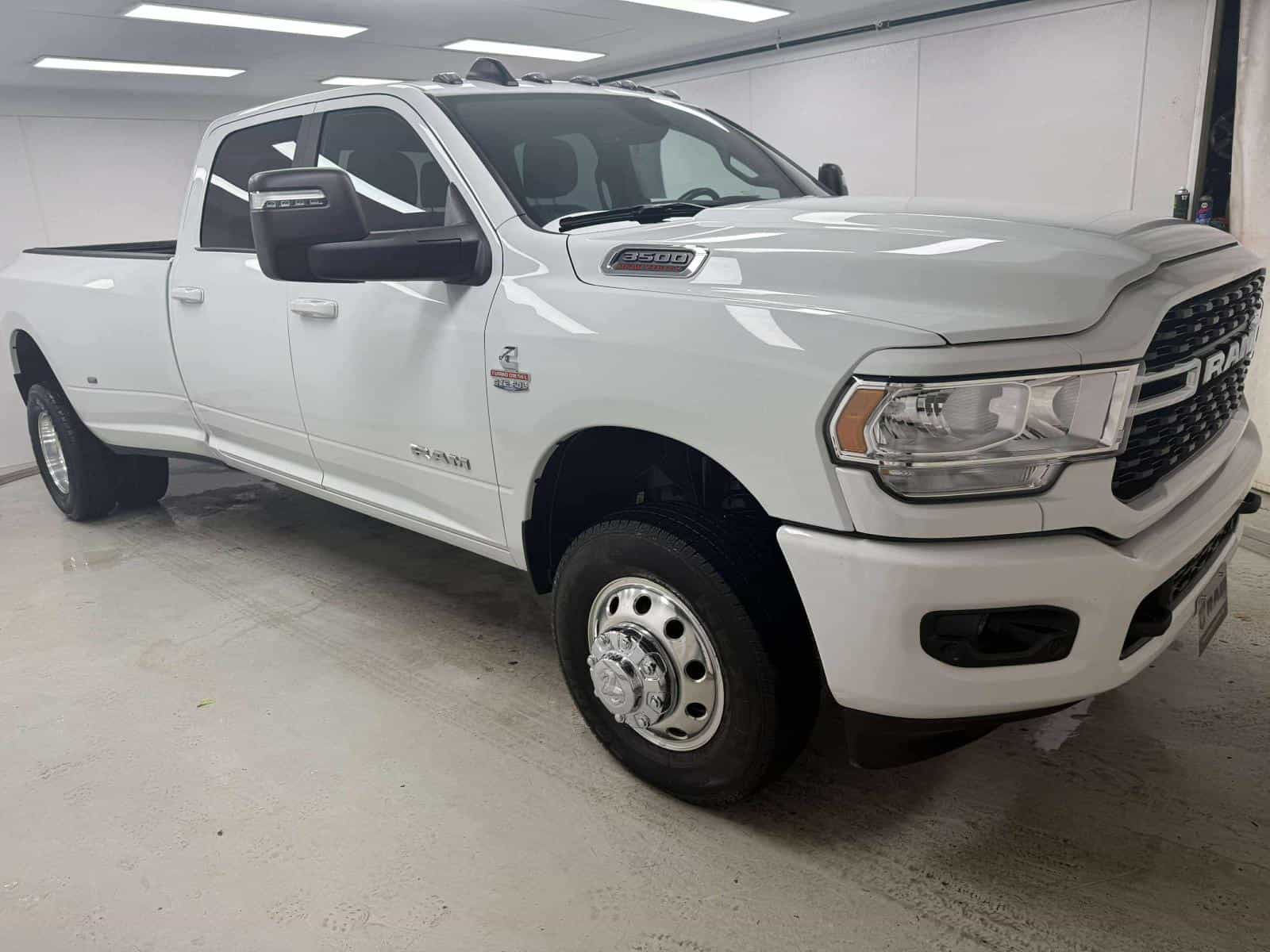 2024 RAM 3500 Big Horn - Image 3