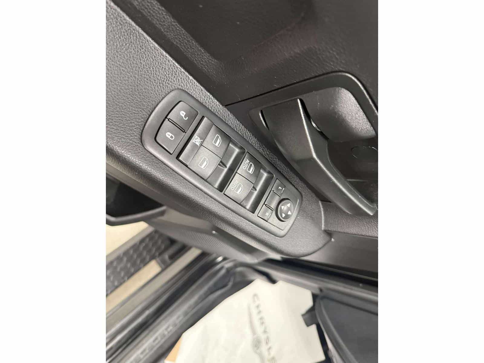 2017 RAM 1500 ST SXT - Image 10