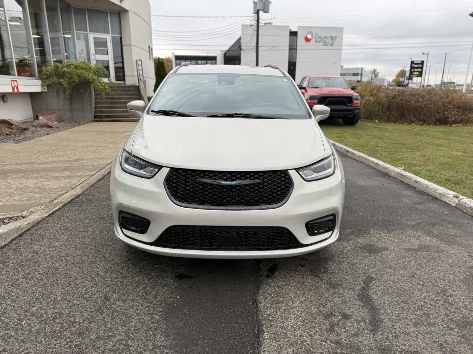 2021 Chrysler Pacifica Hybrid Touring L Hyb Touring L Plus - Image 2