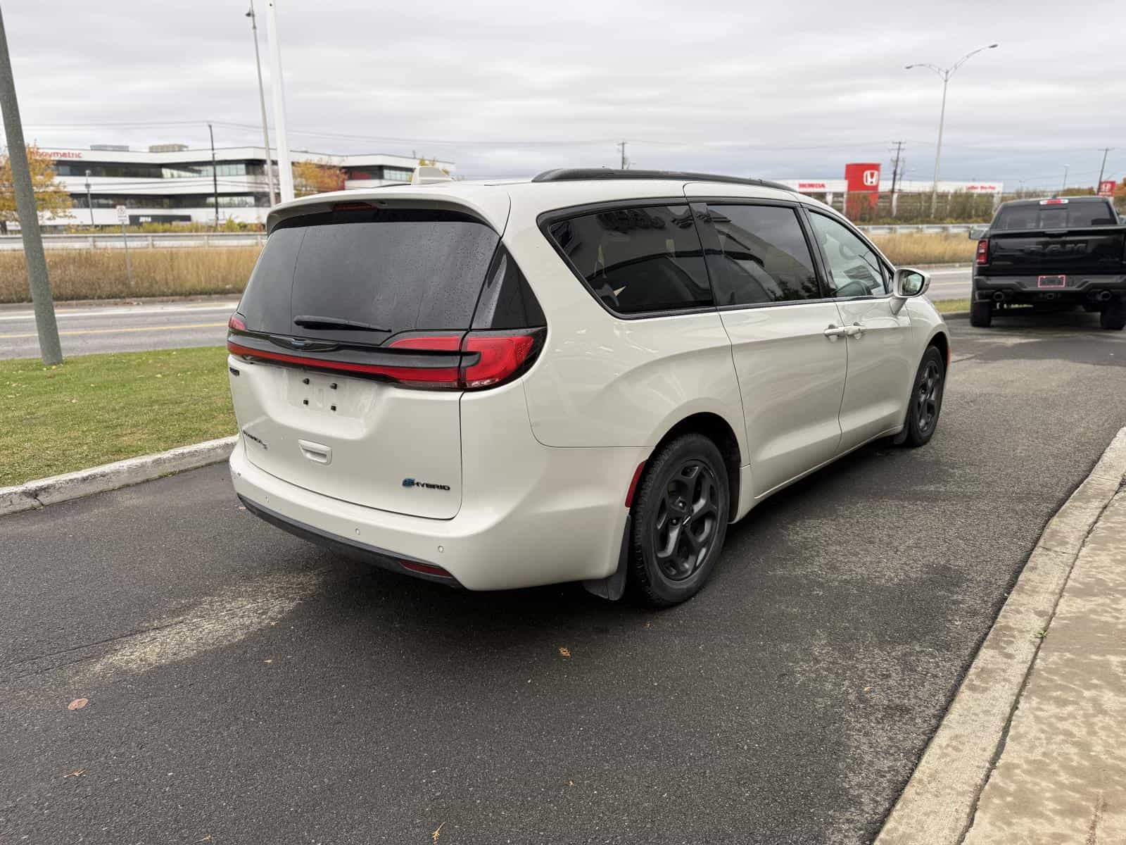 2021 Chrysler Pacifica Hybrid Touring L Hyb Touring L Plus - Image 5