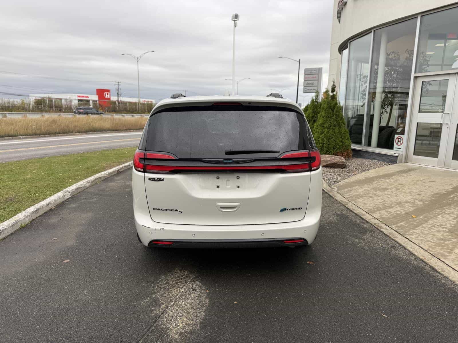 2021 Chrysler Pacifica Hybrid Touring L Hyb Touring L Plus - Image 6