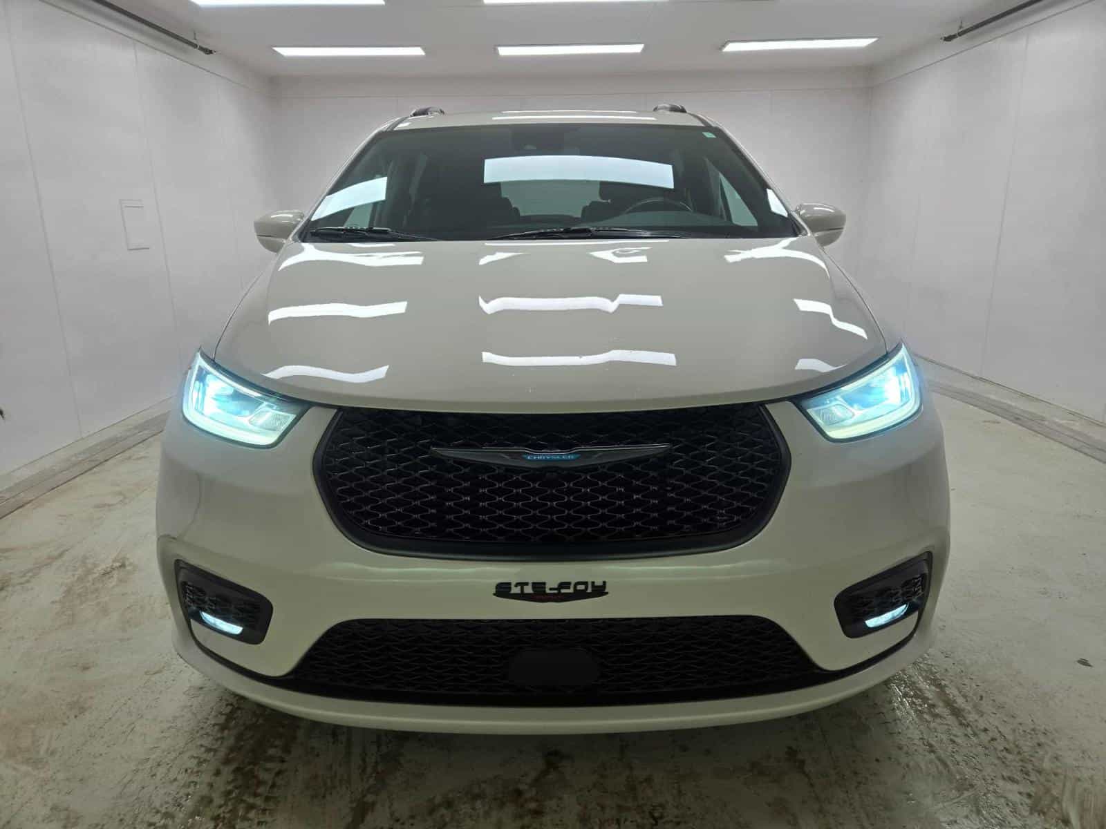 2021 Chrysler Pacifica Hybrid Touring L Hyb Touring L Plus - Image 2