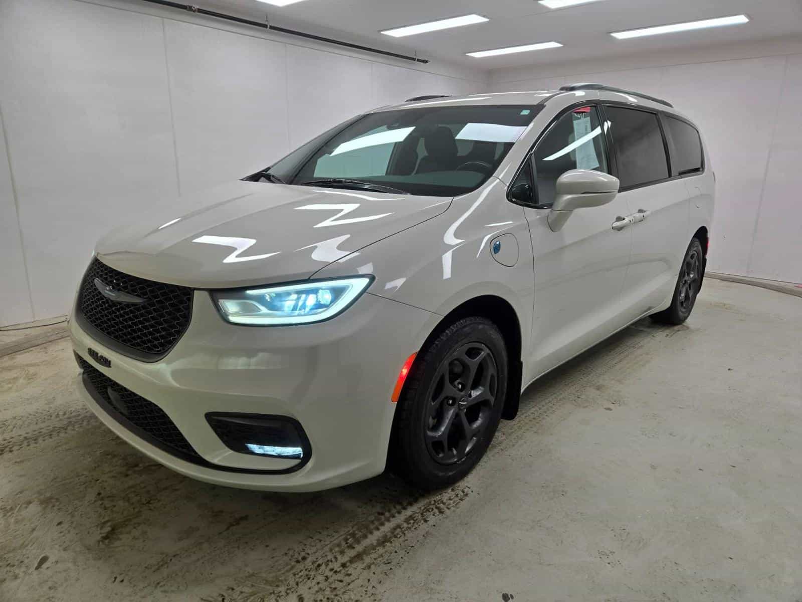 2021 Chrysler Pacifica Hybrid Touring L Hyb Touring L Plus - Image 1