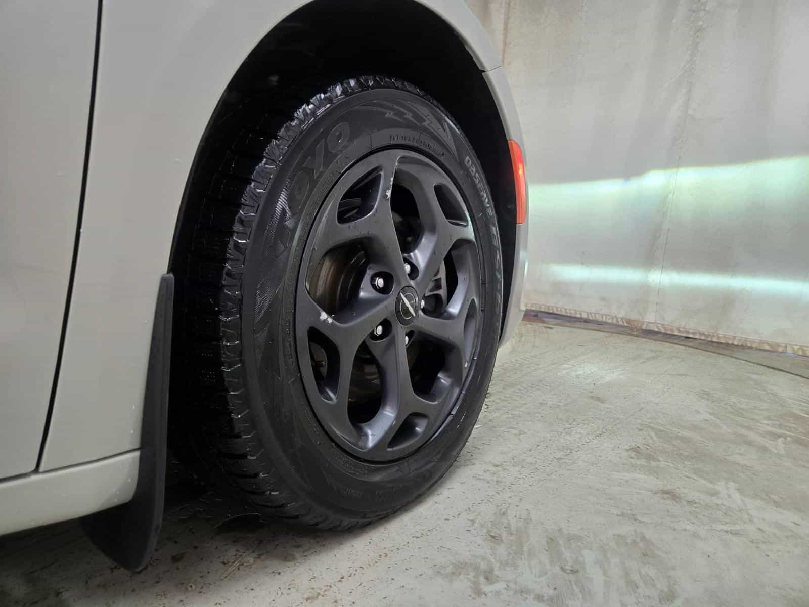 2021 Chrysler Pacifica Hybrid Touring L Hyb Touring L Plus - Image 4