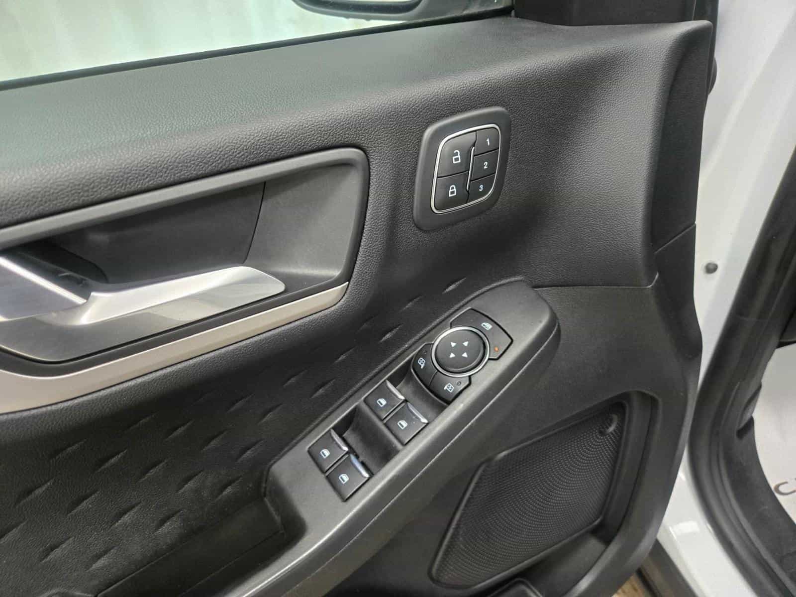 2020 Ford Escape SEL - Image 10