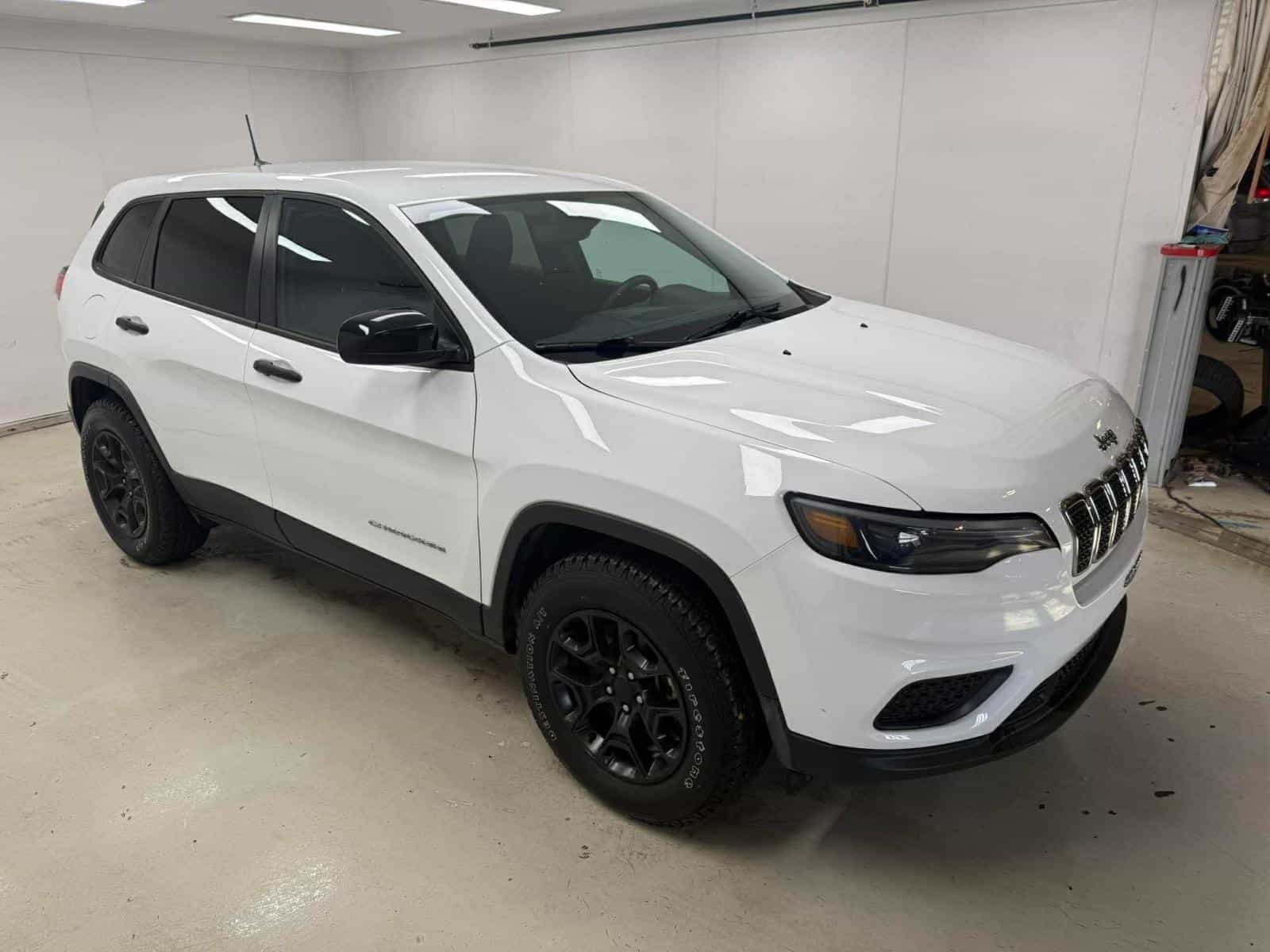 2022 Jeep Cherokee Sport Sport - Image 4