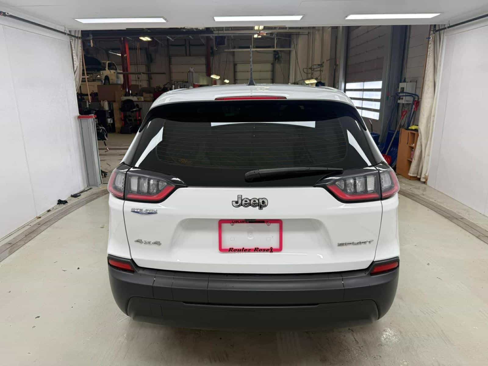 2022 Jeep Cherokee Sport - Image 6