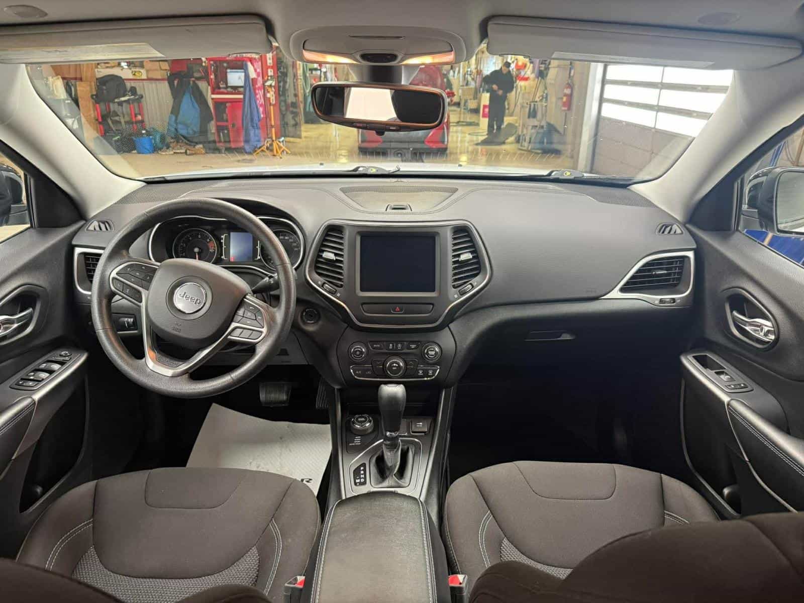 2022 Jeep Cherokee Sport Sport - Image 10