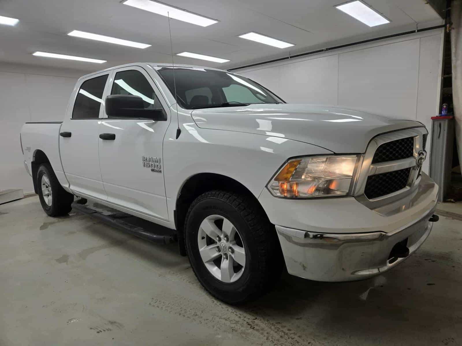 2022 RAM 1500 CLASSIC SLT SLT - Image 3