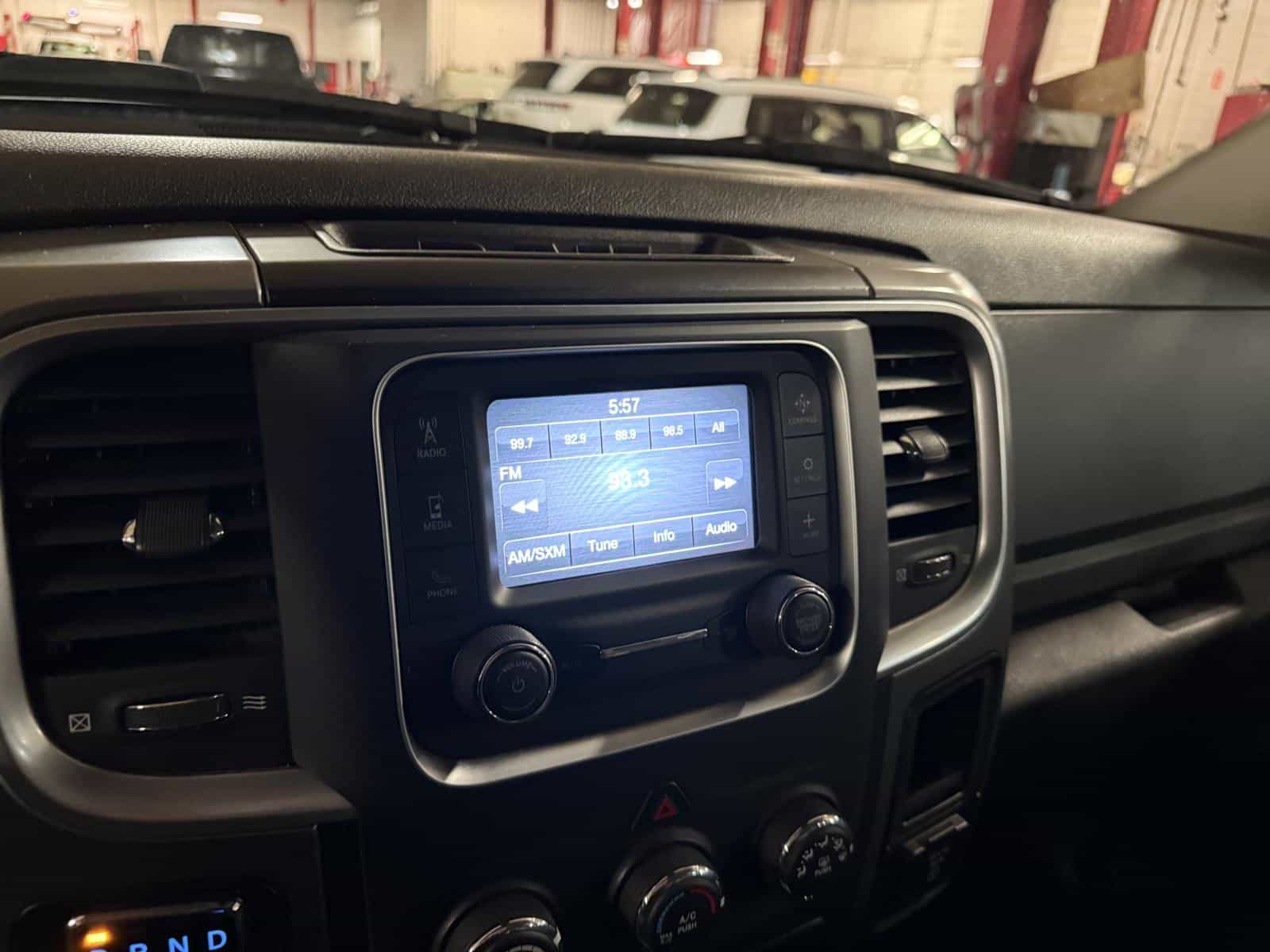 2023 RAM 1500 CLASSIC SLT SLT - Image 15