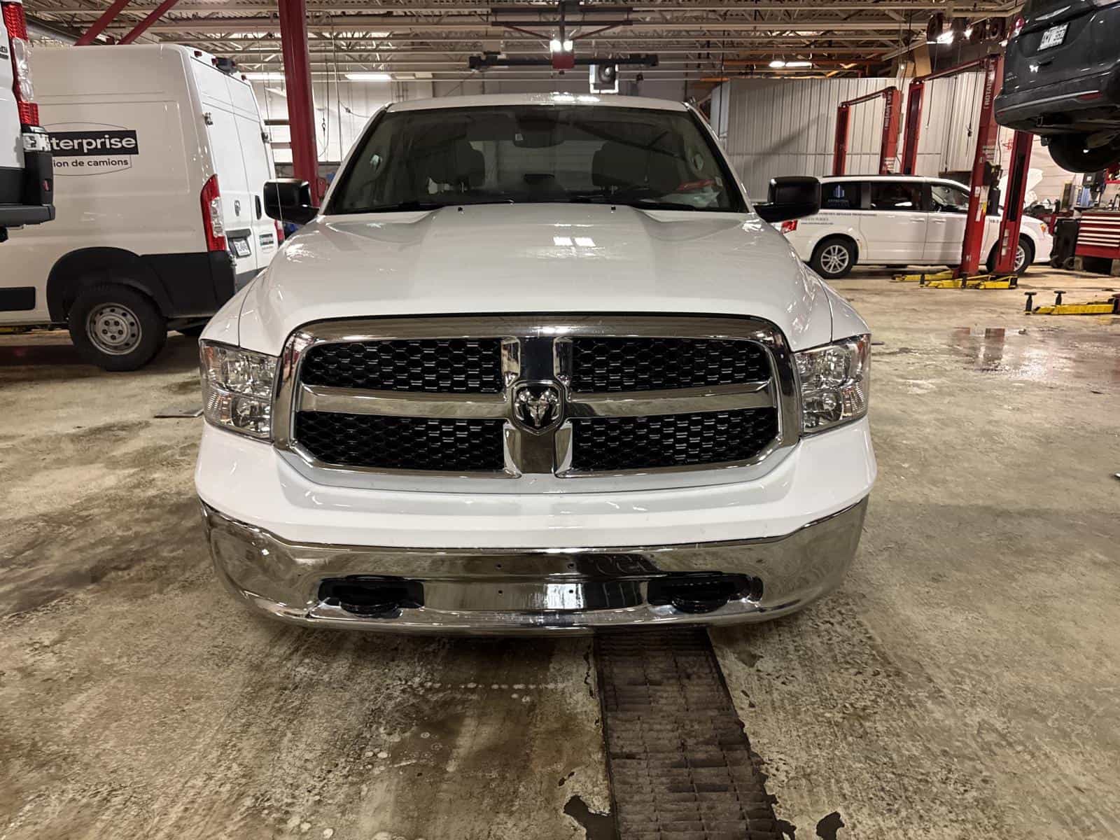 2022 RAM 1500 CLASSIC SLT SLT - Image 2