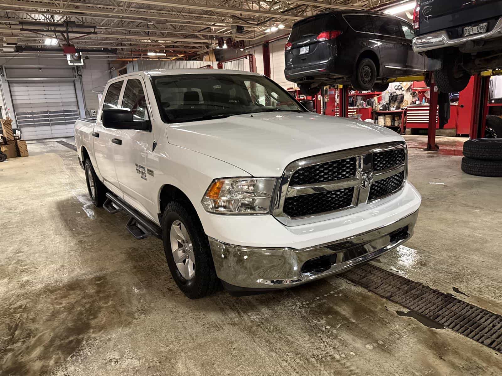 2022 RAM 1500 CLASSIC SLT SLT - Image 3