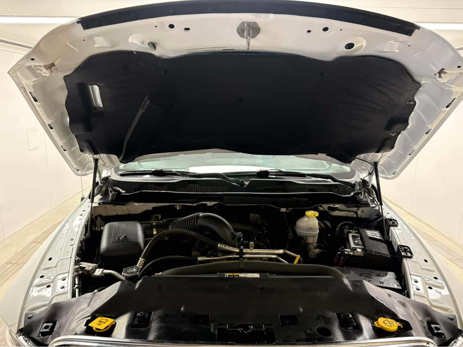 2022 RAM 1500 Classic SLT - Image 8