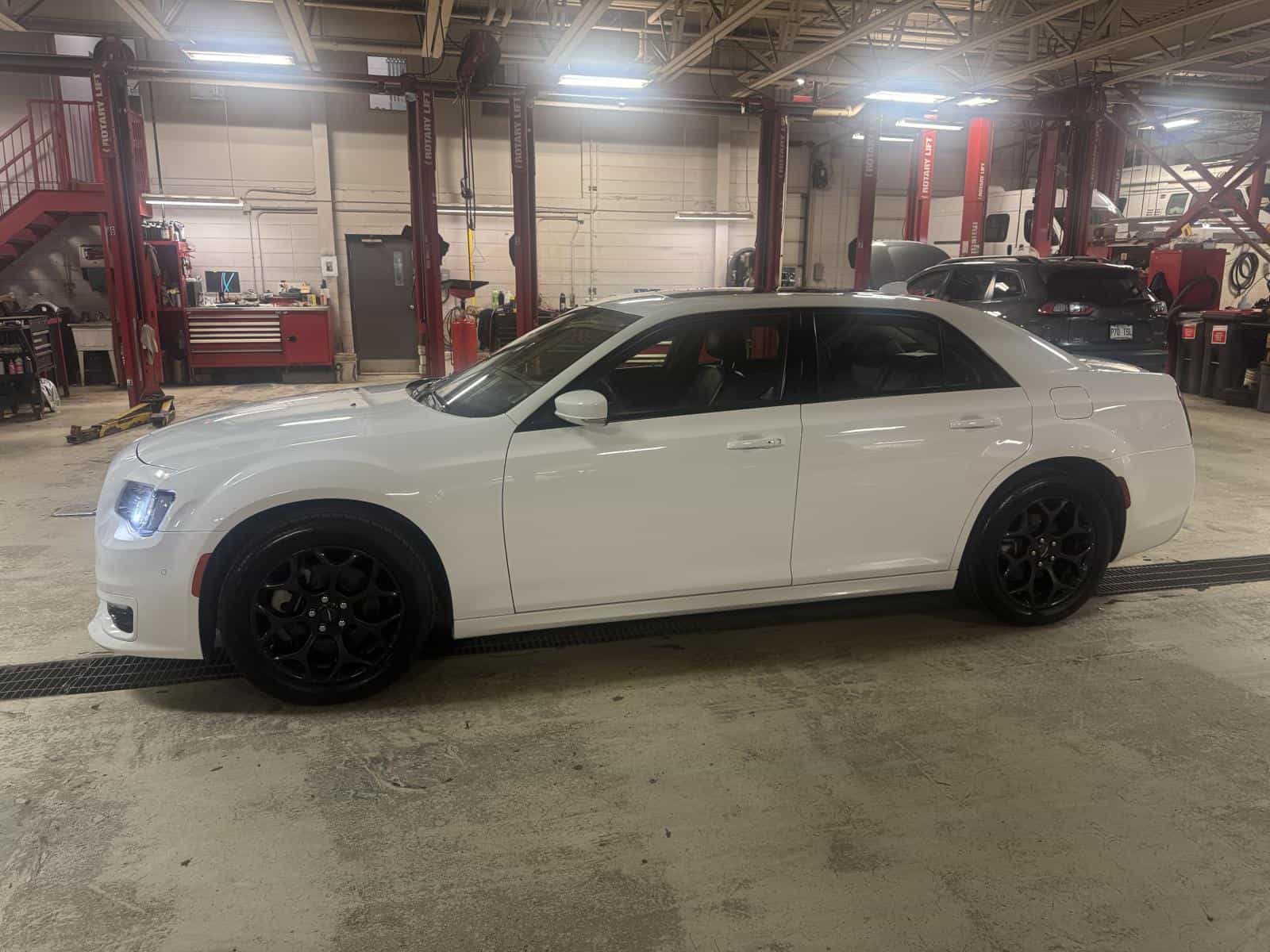 2023 Chrysler 300 Touring L - Image 2