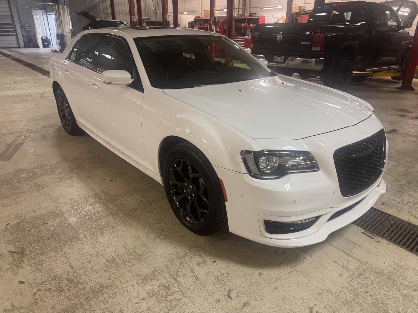 2023 Chrysler 300 Touring L - Image 6