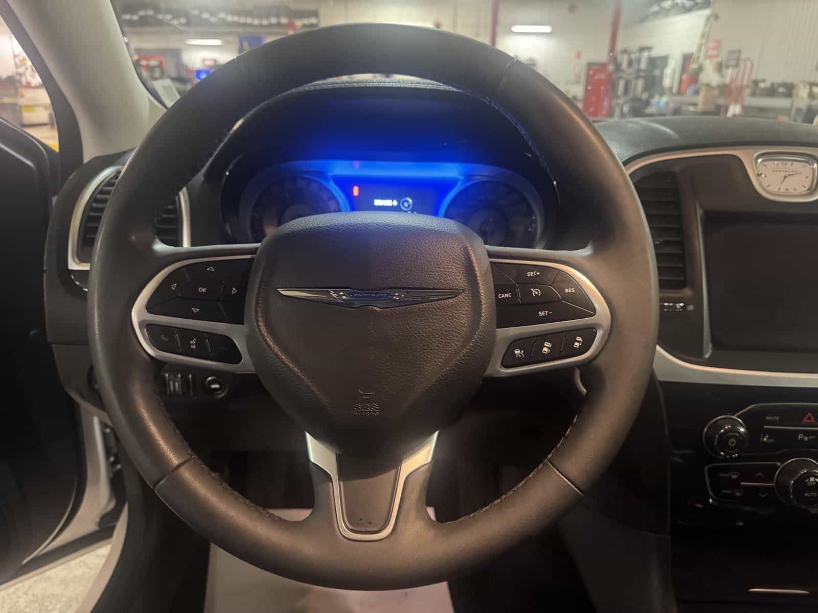 2023 Chrysler 300 Touring L - Image 9