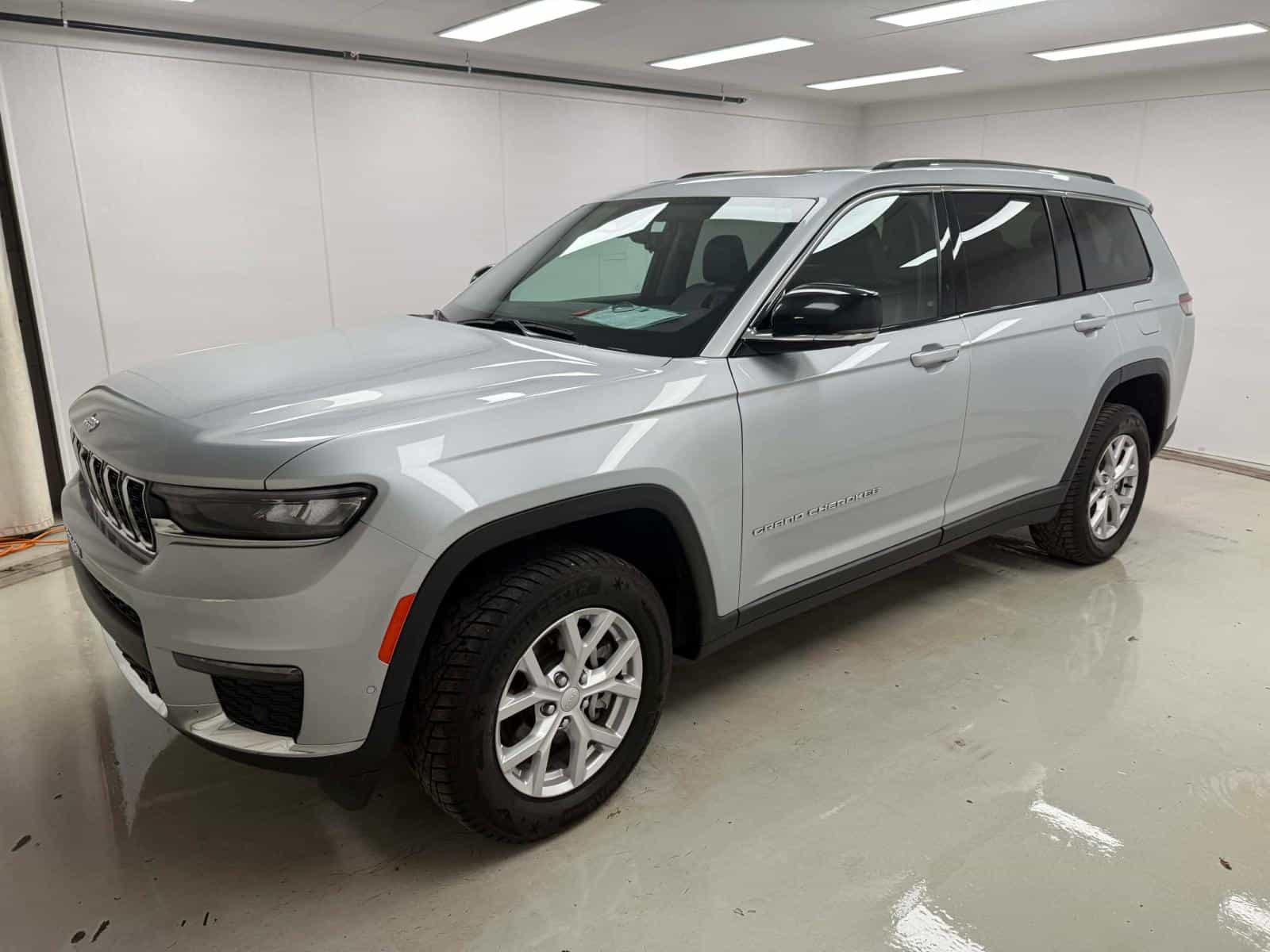 2023 Jeep Grand Cherokee L Limited - Image 1