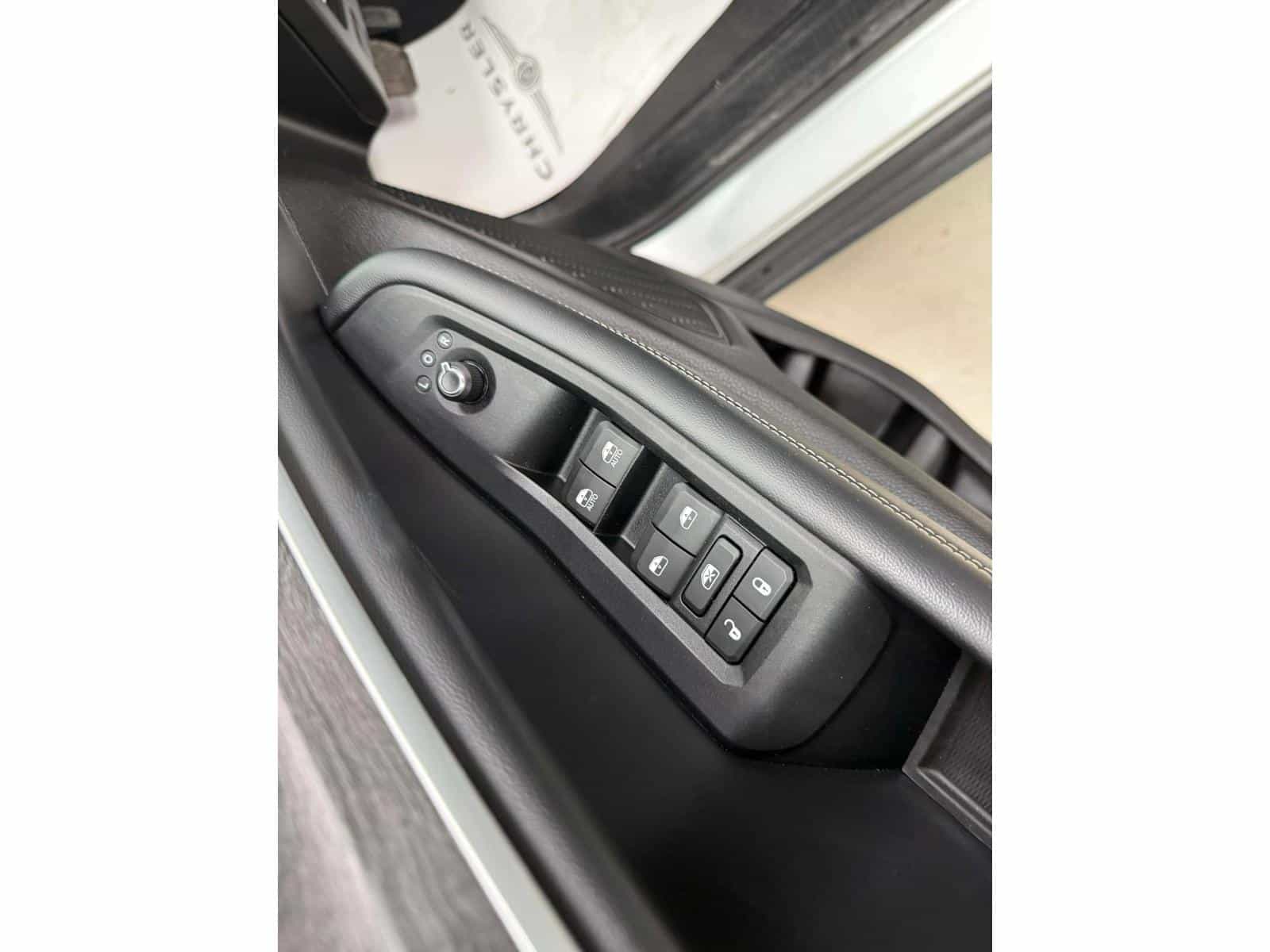 2023 Jeep Grand Cherokee L Limited - Image 12