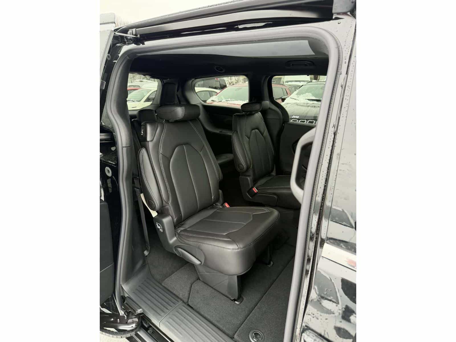 Image 8 Chrysler Grand Caravan SXT 2026