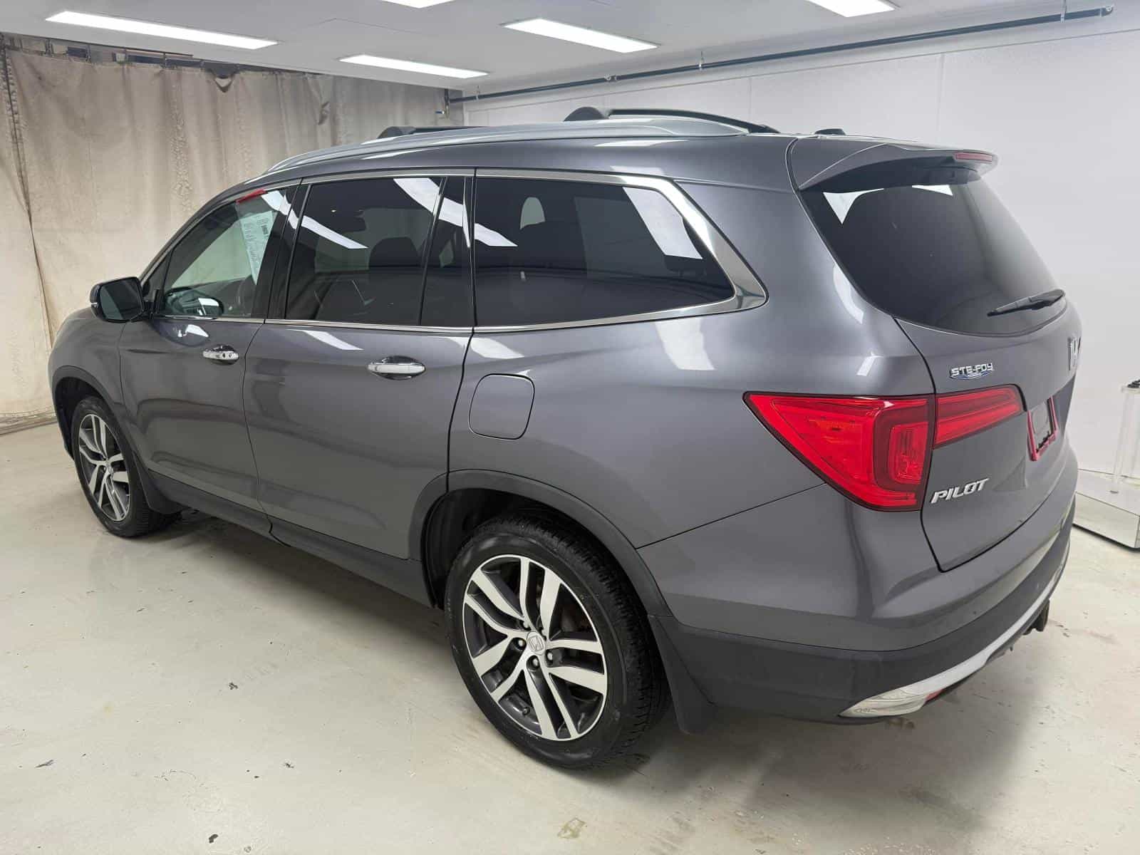 2017 Honda Pilot Touring - Image 4