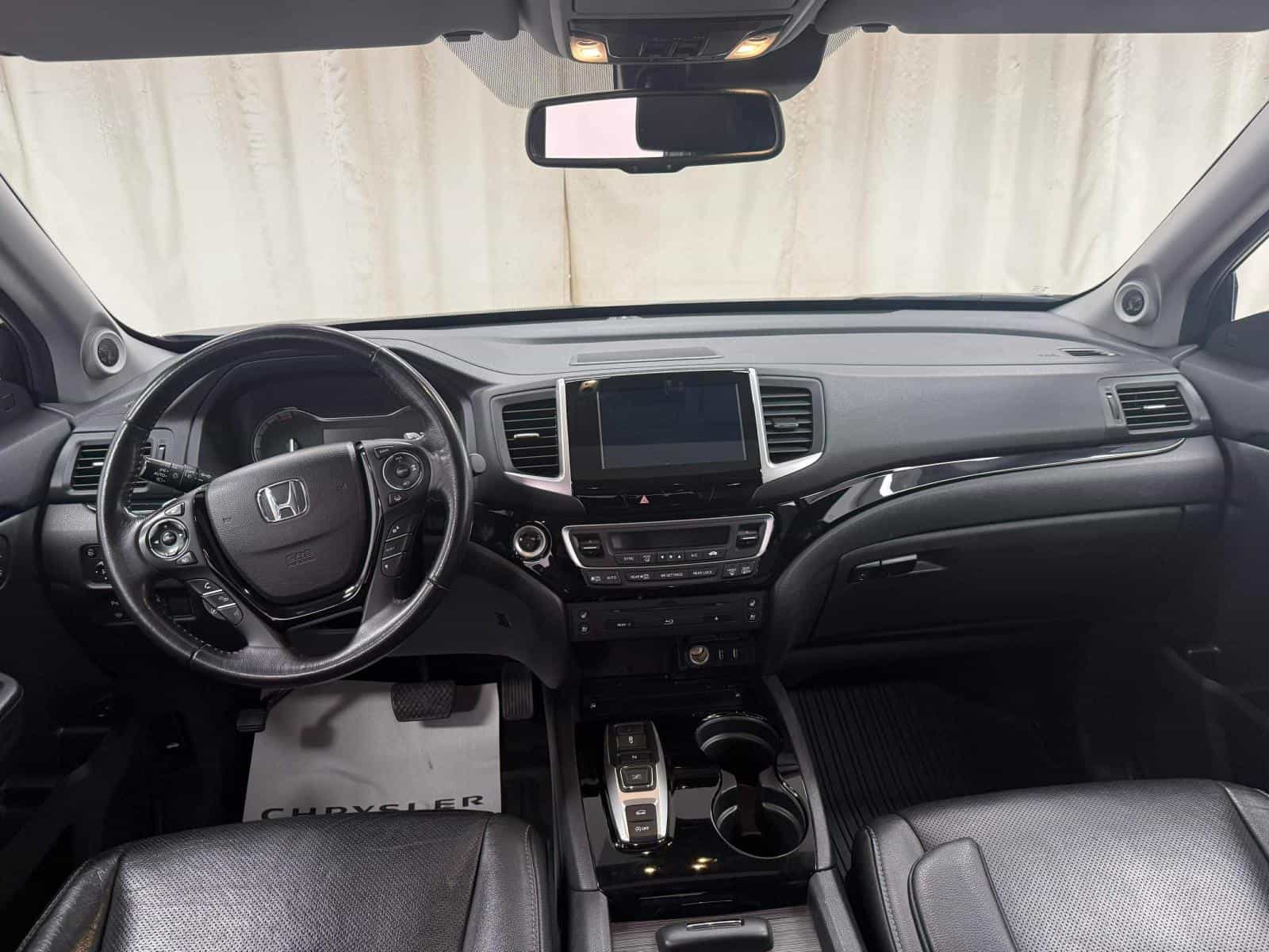 2017 Honda Pilot Touring - Image 10