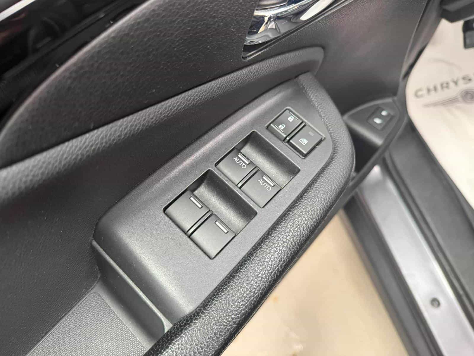 2017 Honda Pilot Touring - Image 13