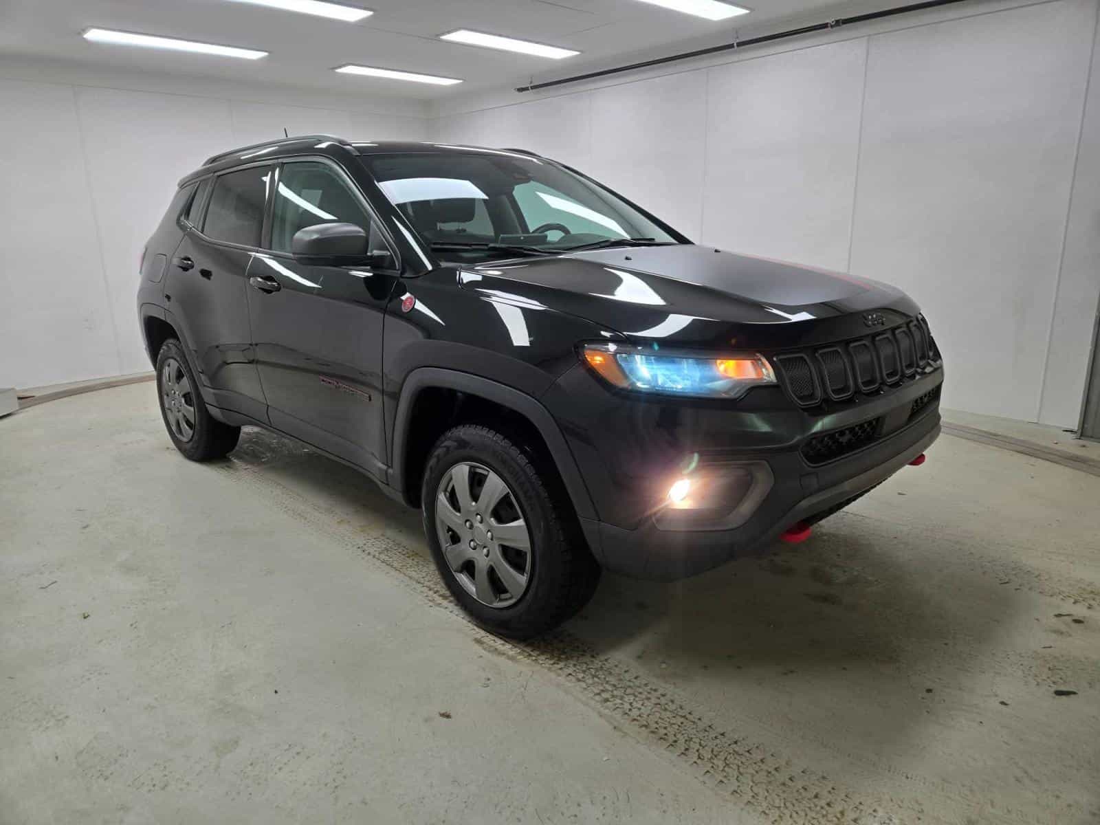 2022 Jeep Compass Trailhawk - Image 3