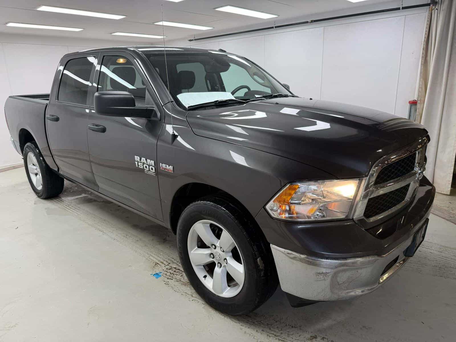 2023 RAM 1500 Classic SLT - Image 3