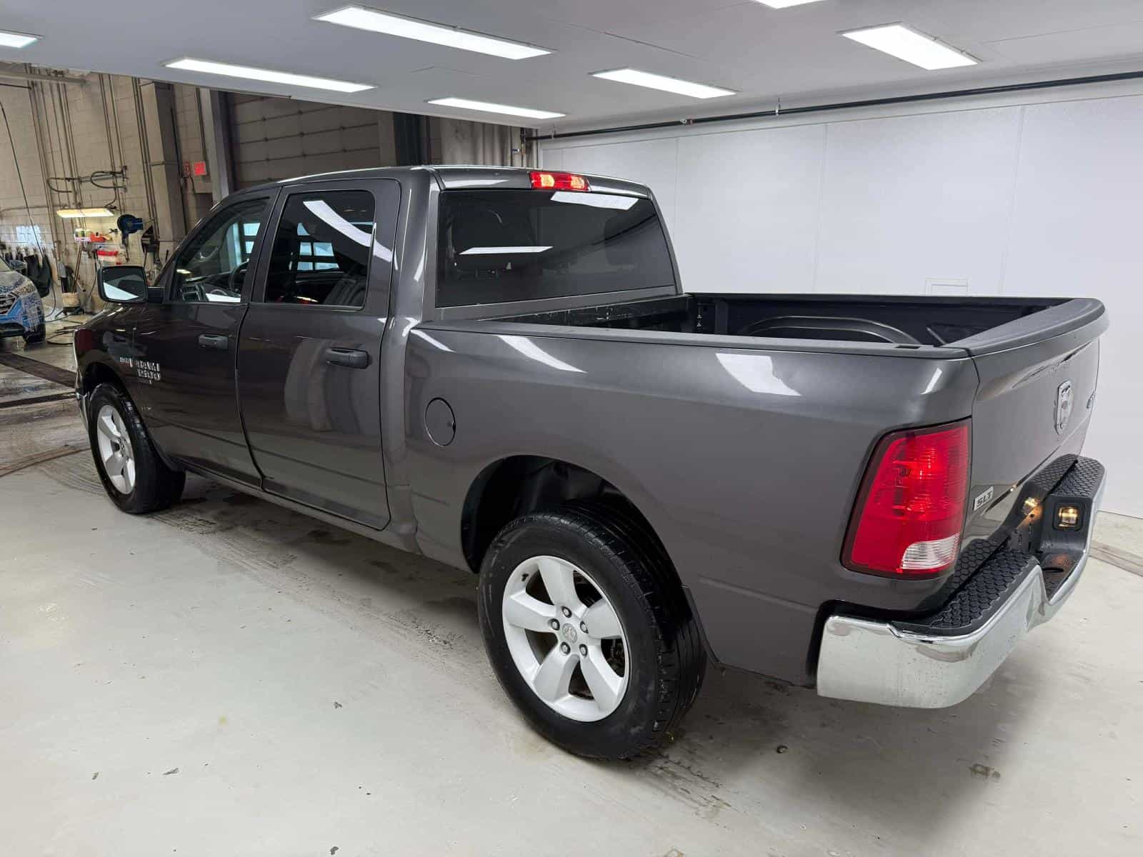 2023 RAM 1500 CLASSIC SLT SLT - Image 6