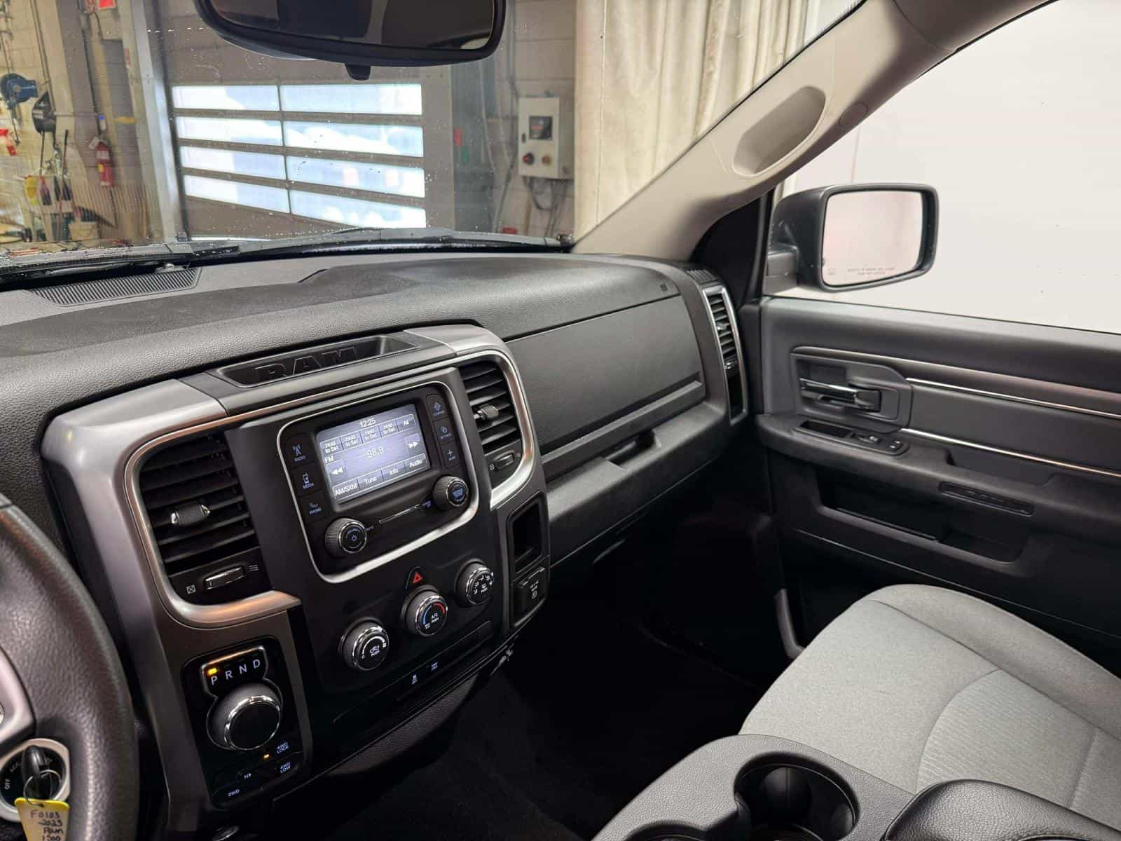 2023 RAM 1500 CLASSIC SLT SLT - Image 12